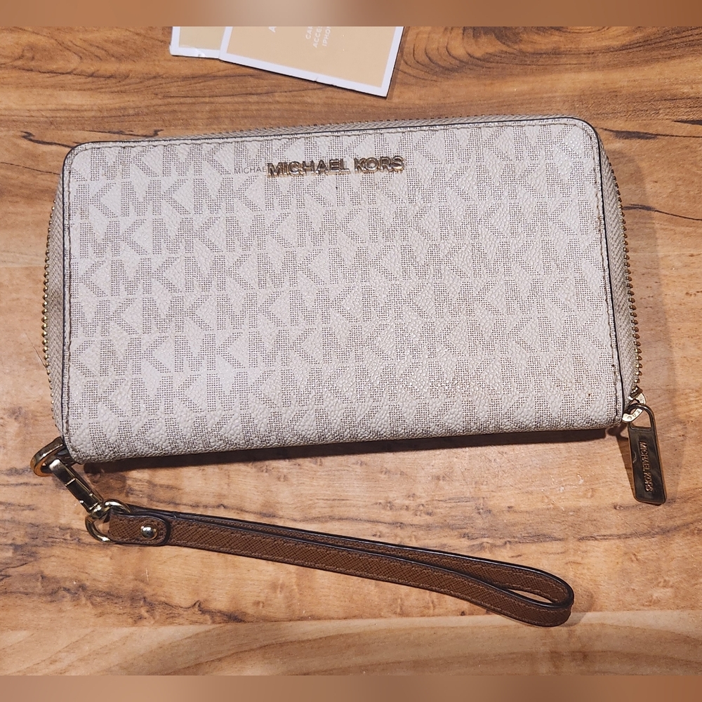 Michael Kors zip up wallet